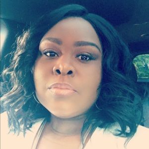 Meet your Posher, Joelle